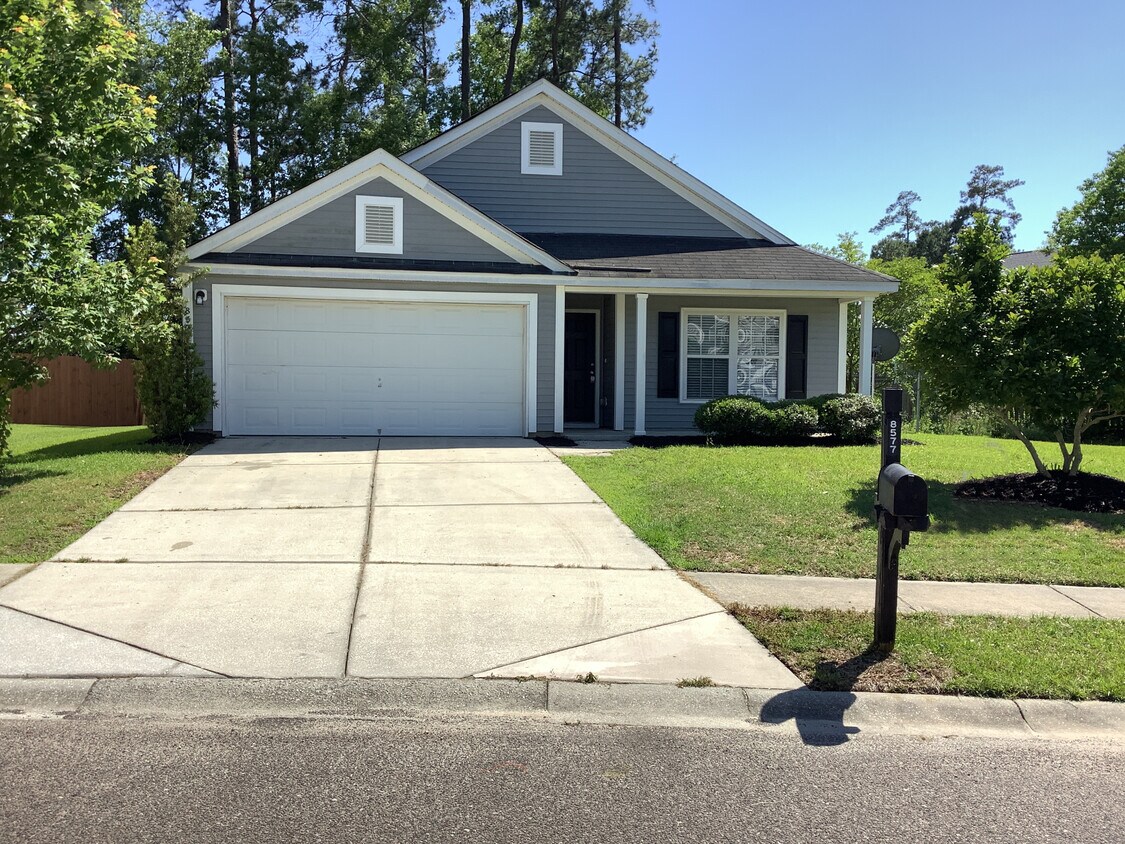 Foto principal - 8577 Chloe Ln