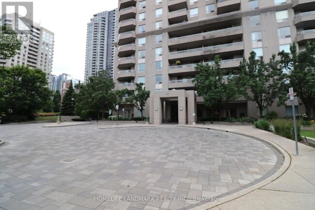 Building Photo - 1905-1935 EMPRESS Ave
