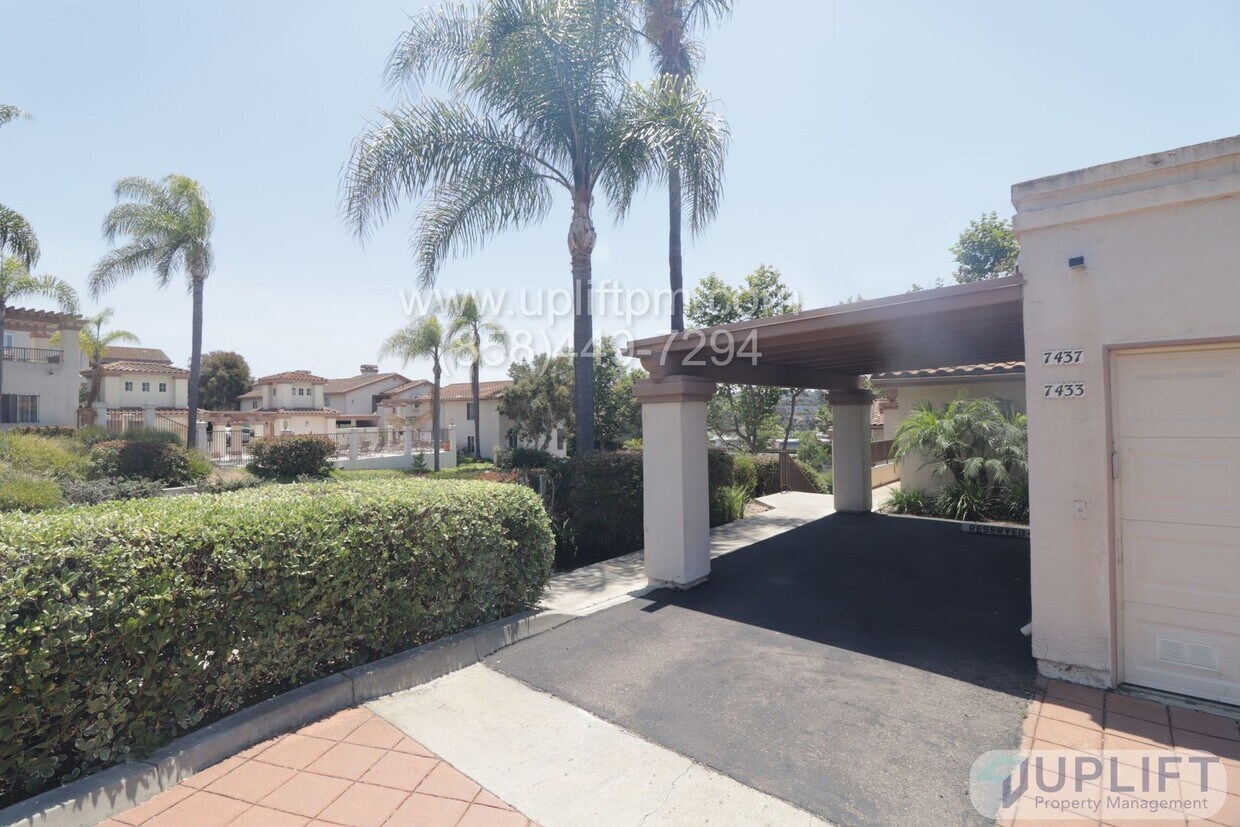 Foto del edificio - 1 Bed, 1 Bath Condo Near Shopping and Dini...