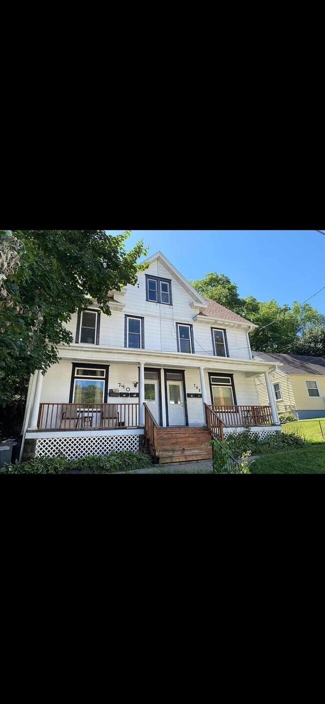 742 Kirkwood St, Dubuque, IA 52001 Townhome Rentals in Dubuque IA