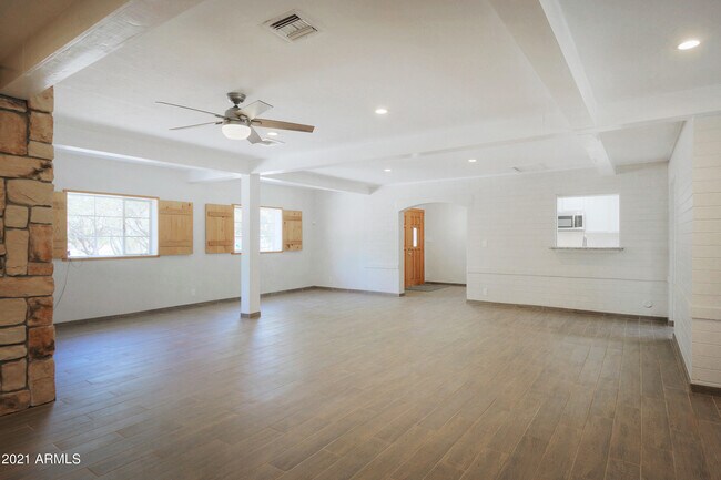 Building Photo - 10006 N 37th St