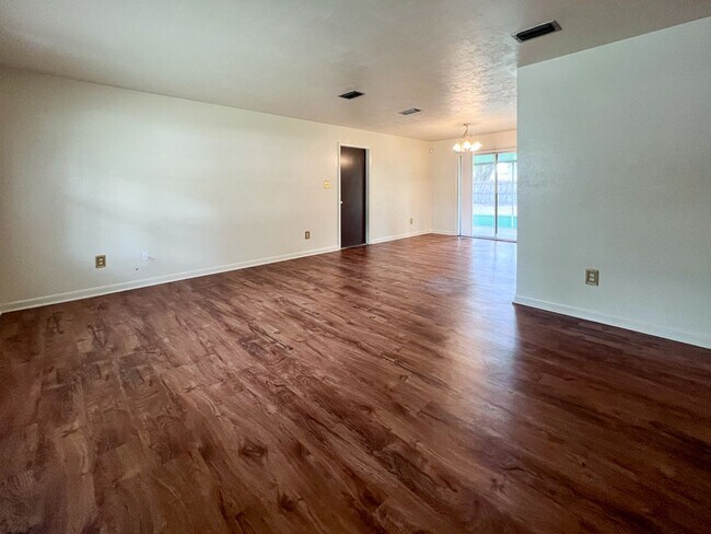 Foto del edificio - 3BR/2BA House in Northwood Pines - availab...