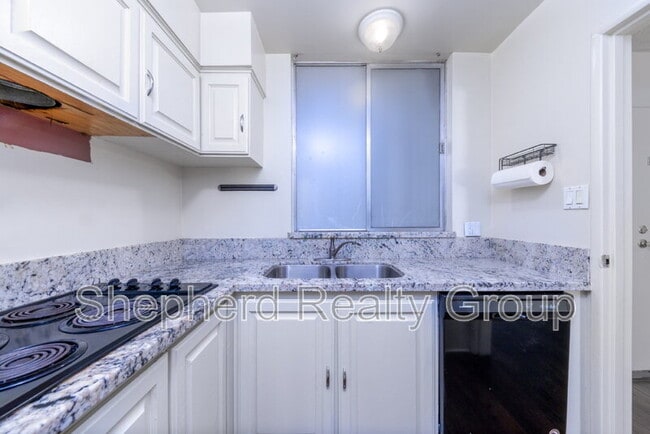 Building Photo - 6979 Palm Ct