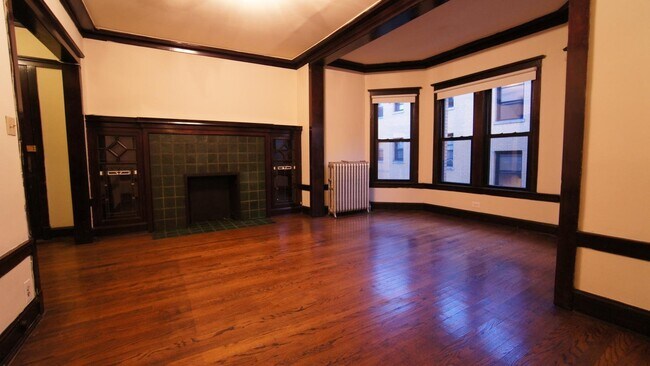 Foto del edificio - 2420 N Sawyer Ave