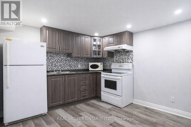 Building Photo - 3183 Valcourt Crescent