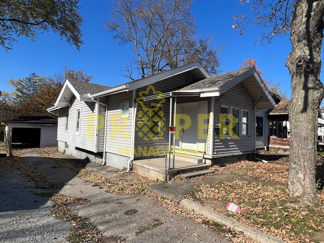 Primary Photo - 2 bedrooms 1 bathroom house for rent