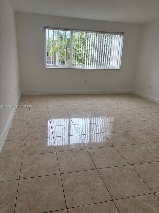 Foto del edificio - 6930 Miami Gardens Dr