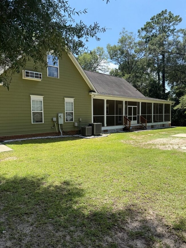 Building Photo - 209 Pineridge Dr