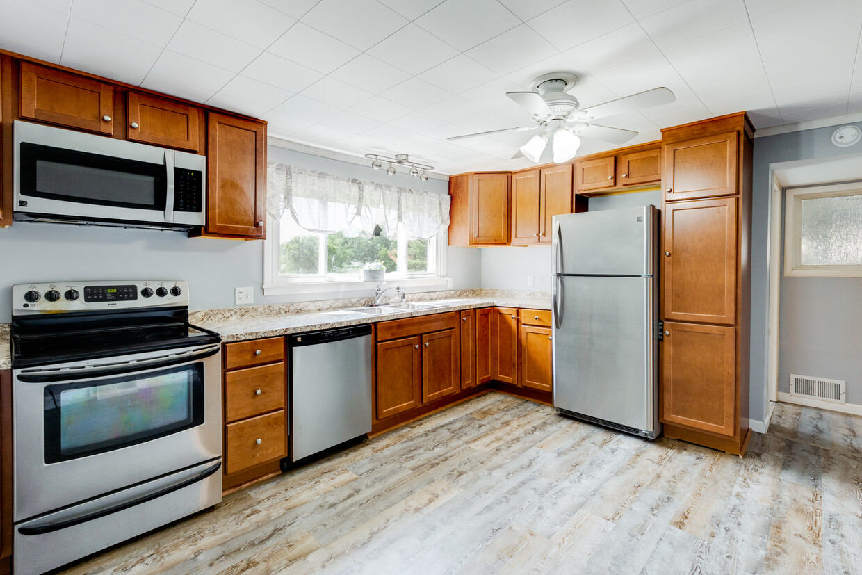 Primary Photo - 654 Johnson Plank Rd NE