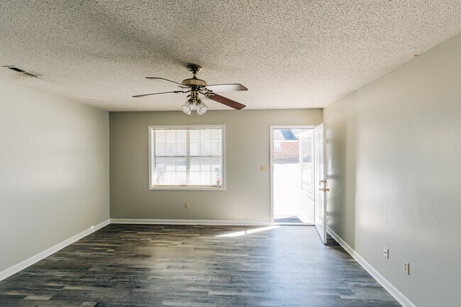 Foto del edificio - 1210 Douglas MacArthur St