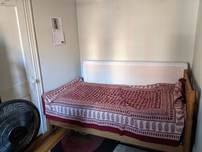 Building Photo - HOT MISSION HILL LISTING!!!!