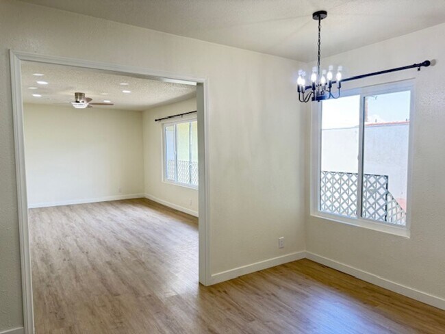Foto del edificio - Spacious remodeled 2 BR apartment - Inglew...