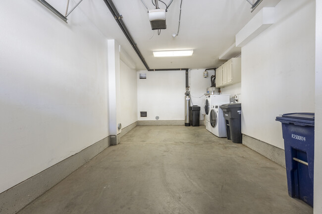 Building Photo - 1143 Terracina Ln