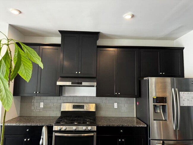 Building Photo - 510 Holywell Dr
