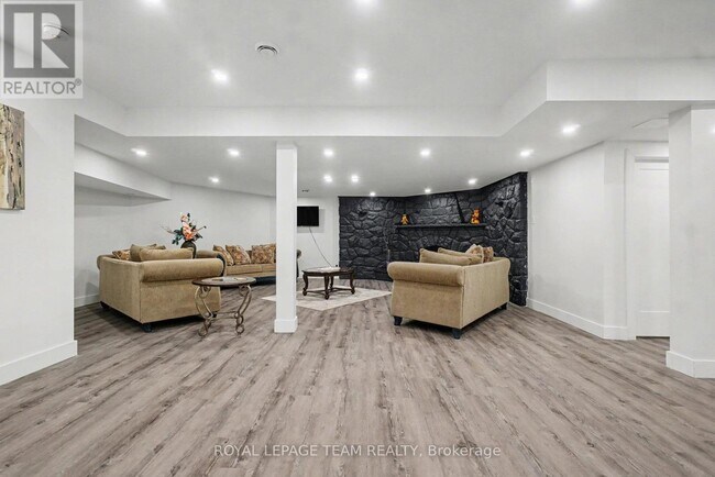 Photo du bâtiment - 1570 River Rd