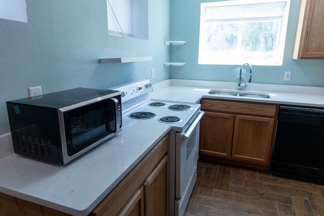 Building Photo - 2233 S 2nd Ave