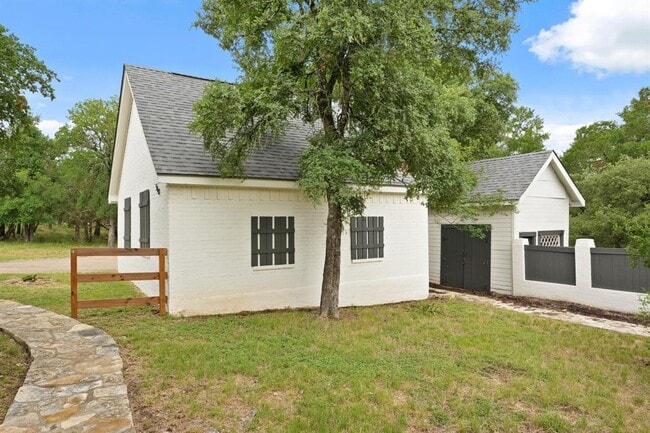 Building Photo - 510 Camino De Rancho