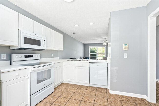 Foto del edificio - 1477 N Donahue Dr