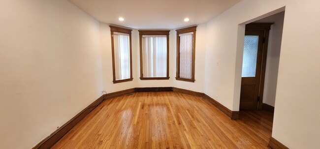 Building Photo - 3303 S Union Ave