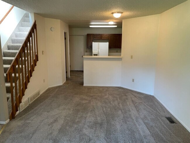 Foto del edificio - SUNDOWNER 2BD TOWNHOME w/ 1 CAR GARAGE