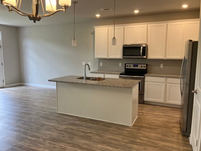 Building Photo - Energy Efficient townhome in Lebanon