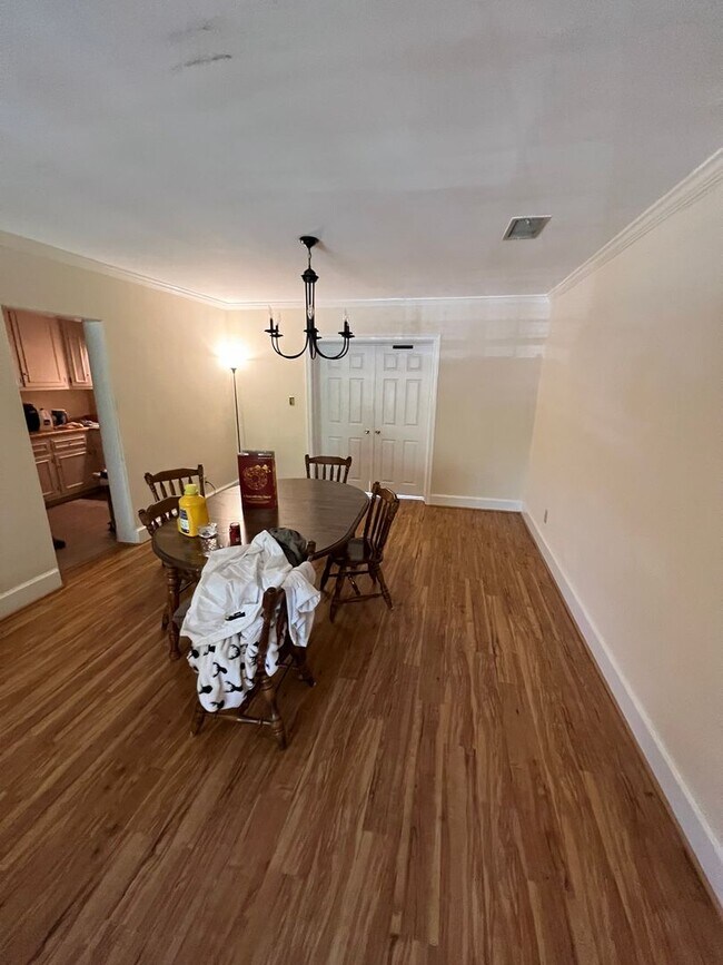 Foto del edificio - Condo in Historic Milledge Ave. Building