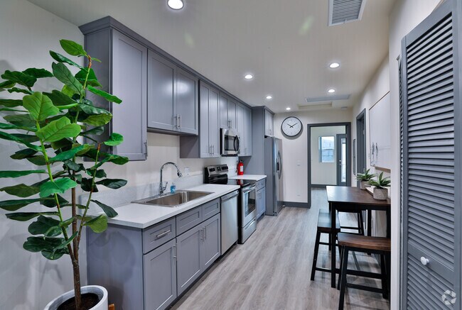 Building Photo - 2811 Menlo Ave