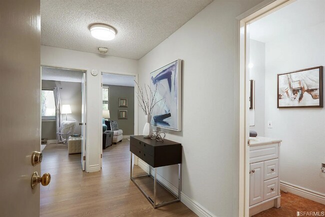 Foto del edificio - 1151 Compass Ln
