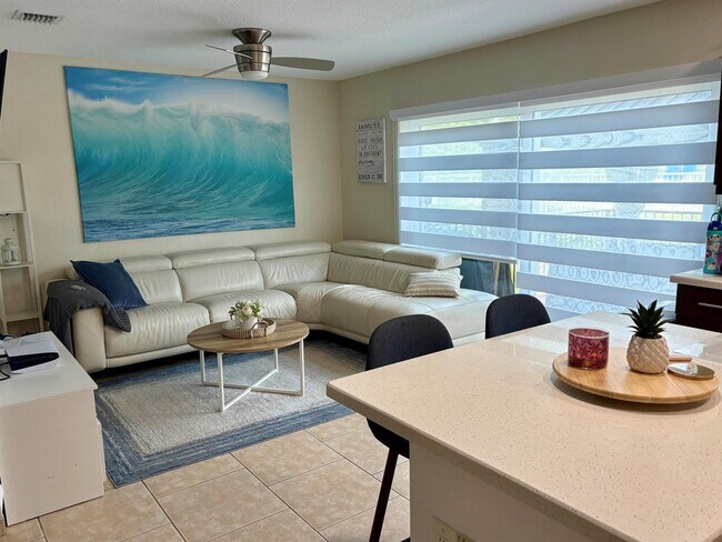 Foto del edificio - 4901 Palm Garden Ln