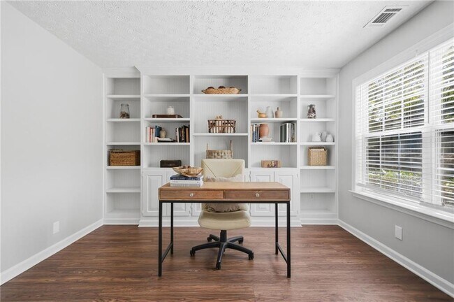 Foto del edificio - 1810 Westwind Dr