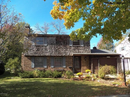 Primary Photo - 1429 8 1/2 Ave SE