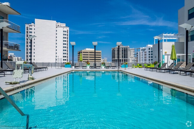 Building Photo - One Palm