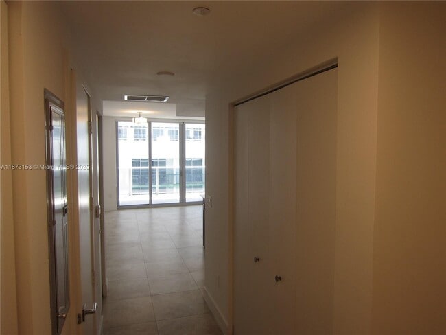 Foto del edificio - 488 NE 18th St