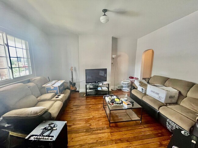 Foto del edificio - 4 Bed 1 Bath- Southside Slopes Pittsburgh PA