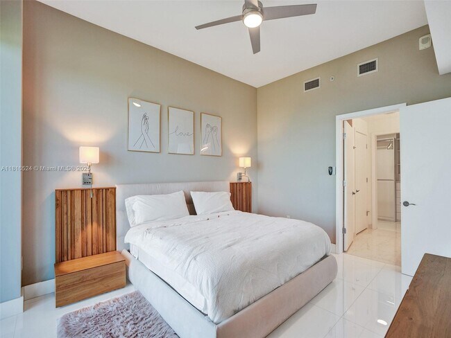 Building Photo - 16385 Biscayne Blvd