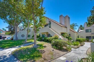 Building Photo - 375 N Melrose Dr