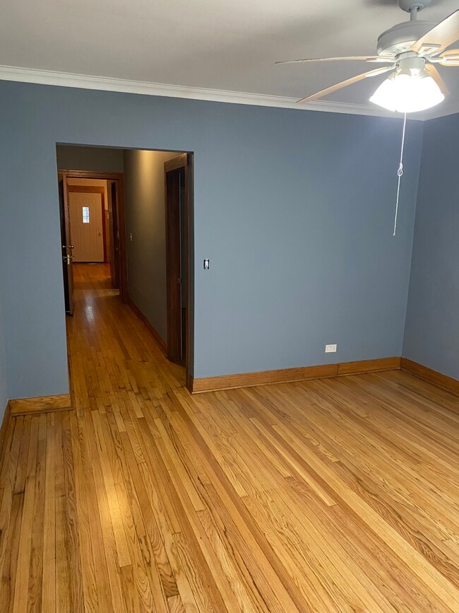 Building Photo - 5312 W Wrightwood Ave