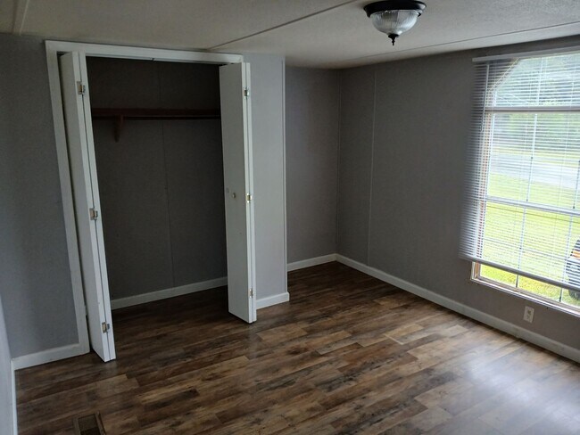 Foto del edificio - 223 Flat Creek Ln
