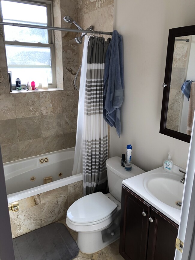 Bathroom - 3848 N Lamon Ave