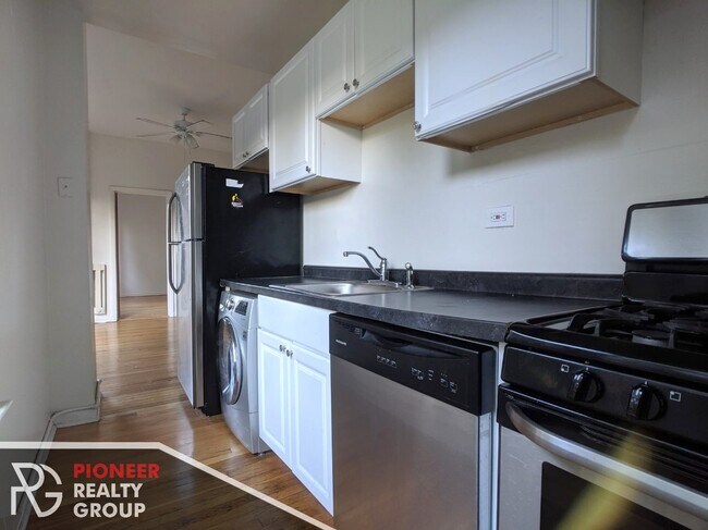 Foto del edificio - 917 W Waveland Ave