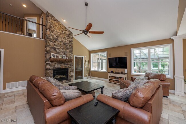 Foto del edificio - 1029 N Quarry Rd