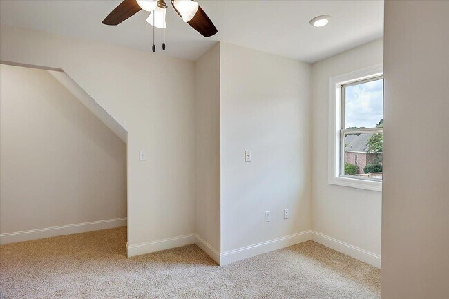 Building Photo - 206 Glen Trl