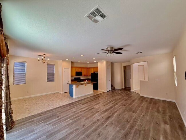 Foto del edificio - Well-maintained two-story home