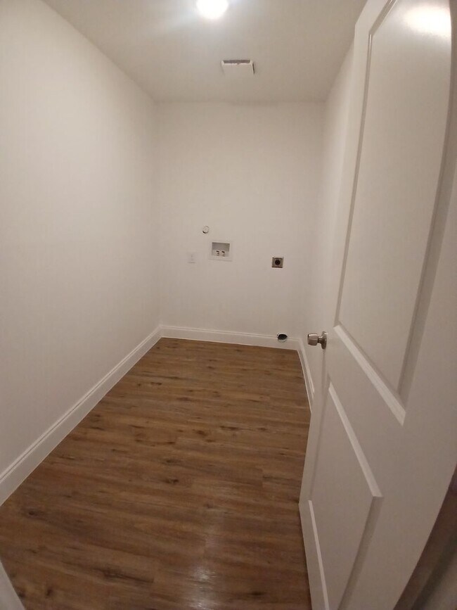 Foto del edificio - 729 Oak Landing Cir