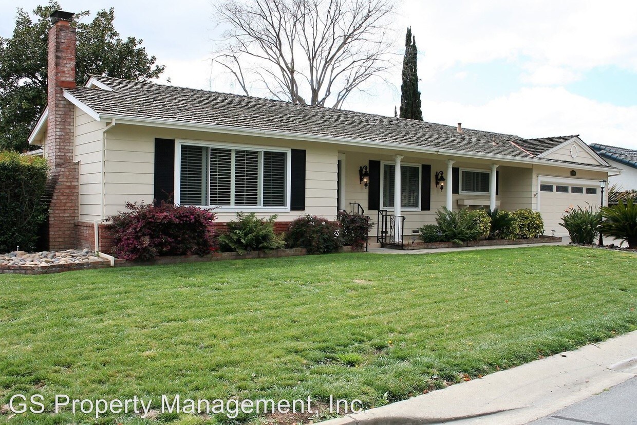 Primary Photo - 4 br, 2.5 bath House - 1420 Oak Avenue
