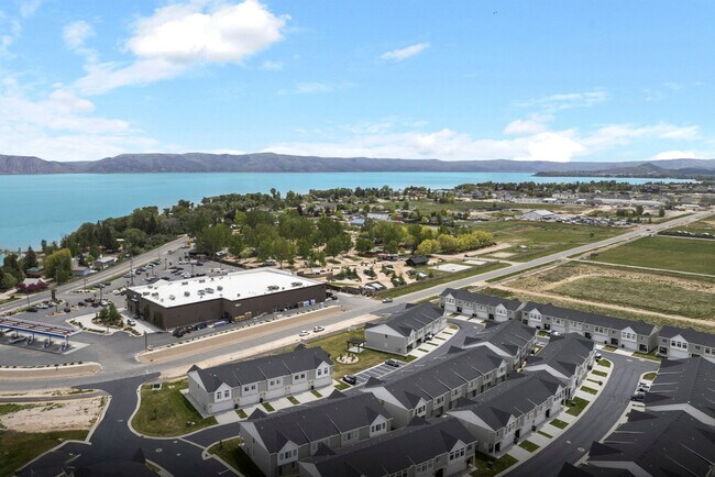 Foto del edificio - 569 Richland Vly St