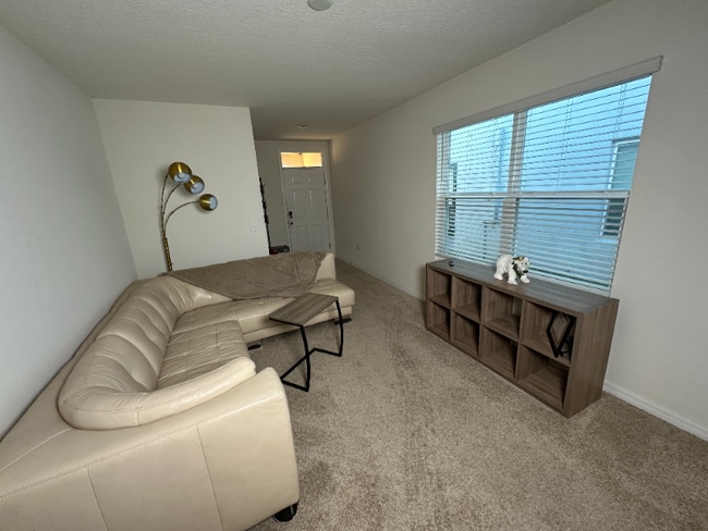 Building Photo - 10942 Trailing Vine Dr