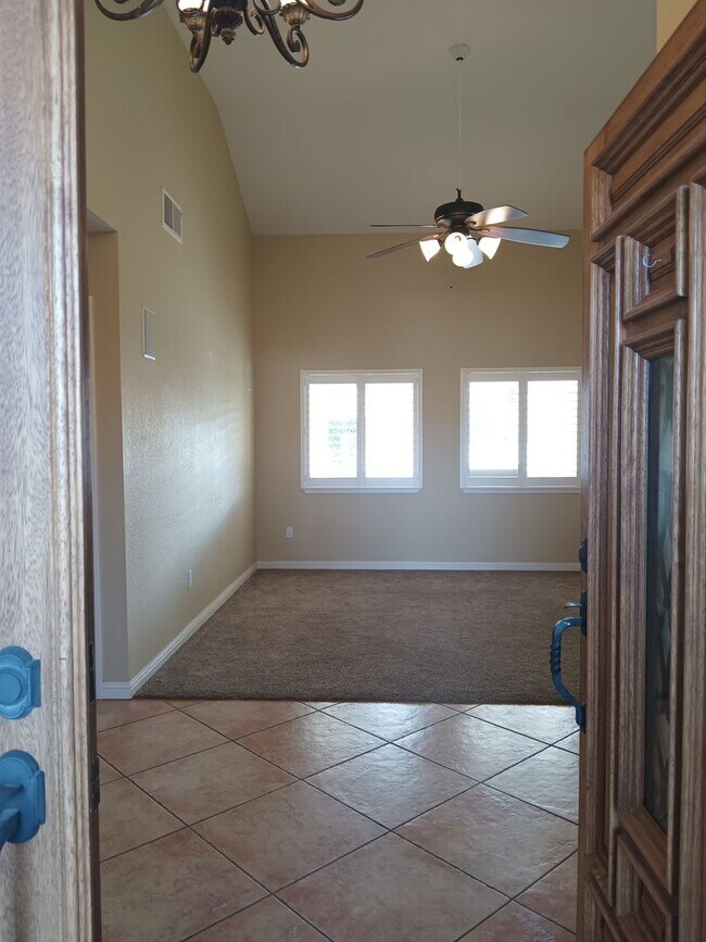 Foto del edificio - Charming 4-Bedroom Home in Quiet Cul-de-Sa...