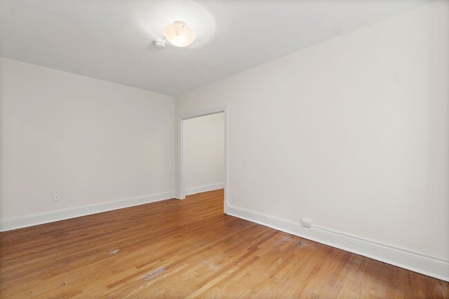 Building Photo - Adams Morgan Condo | Studio | 1 Bath | 380 Sf