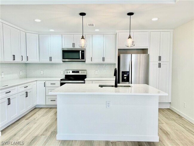 Foto del edificio - 3300 Timberwood Cir